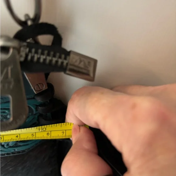 MONTANA WEST 100% LEATHER ENGRAVED TURQUOISE/HALF WHITE /BLACK COWHIDE PURSE - Picture 7 of 8